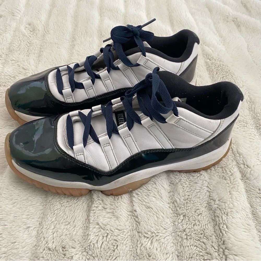 Air Jordan 11 Low Retro GS Emerald Sneakers Size 10
